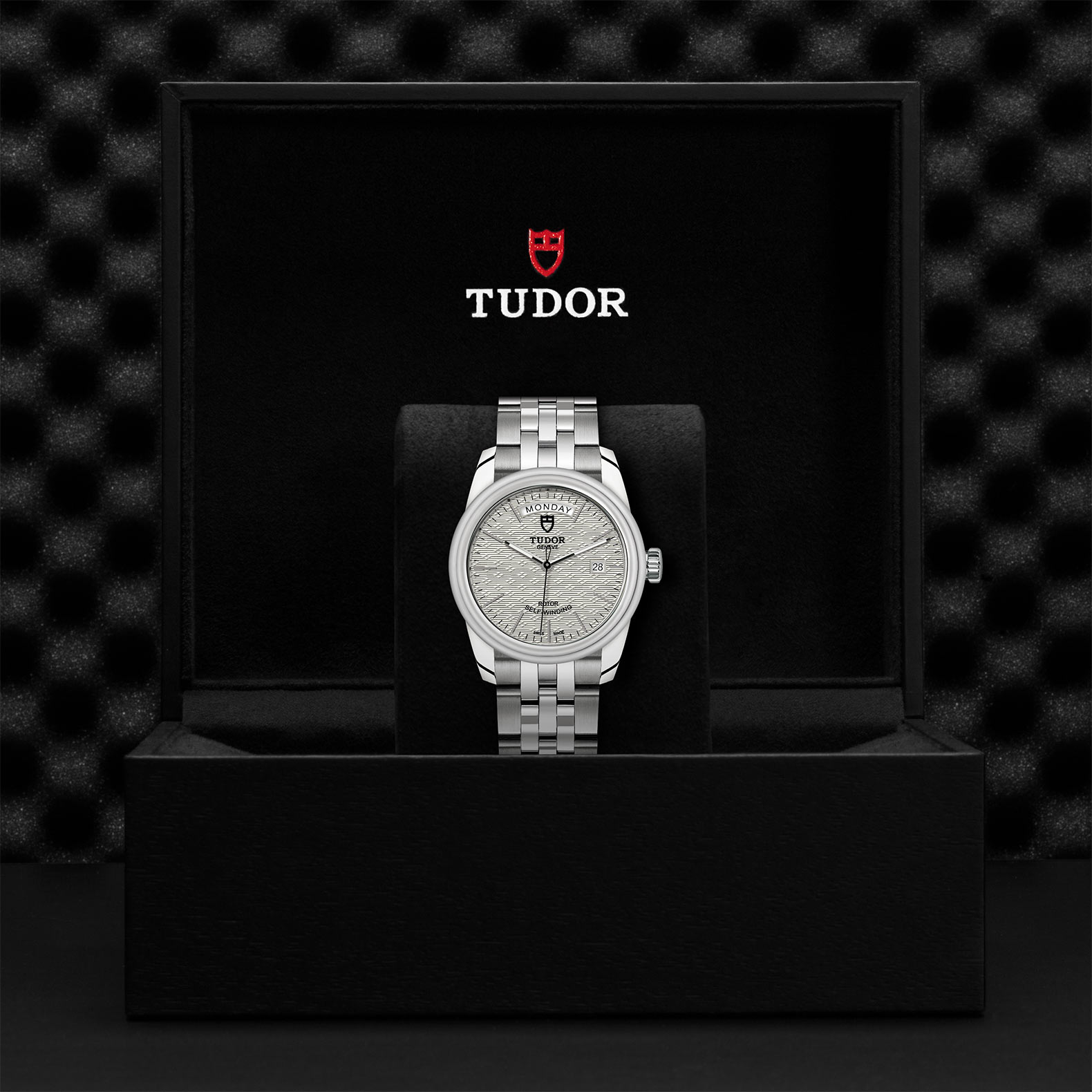 Tudor_M56000-0003